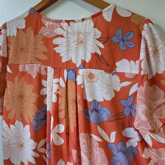 EUC DR2 FLORAL SPLIT V NECK FLORAL TOP SIZE MEDIUM SIZE TAG REMOVED - Picture 9 of 16